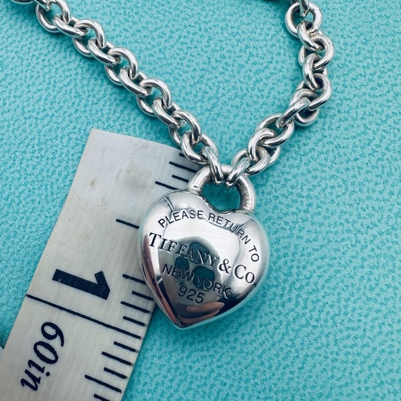 Tiffany & Co. Full Heart Toggle Bracelet in Silver 7.5” with Presentation Box - Picture 10 of 14